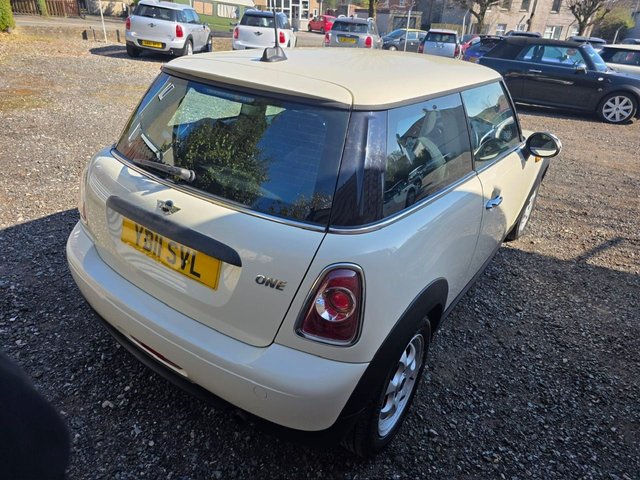 2011 MINI HATCH - Photo 4