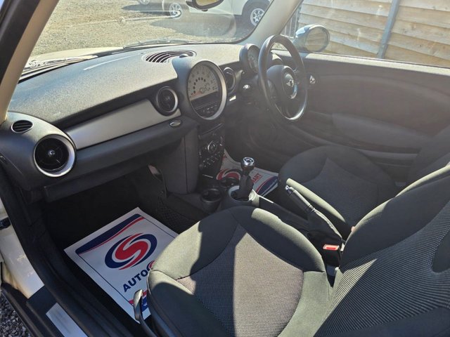2011 MINI HATCH - Photo 9