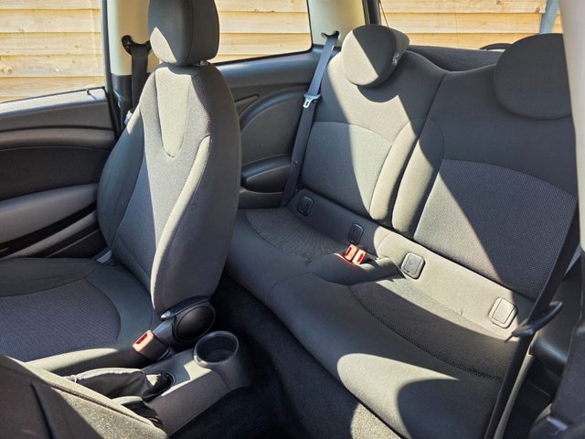 2011 MINI HATCH - Photo 10