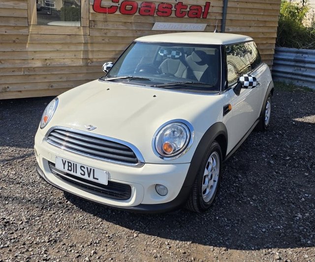2011 MINI HATCH