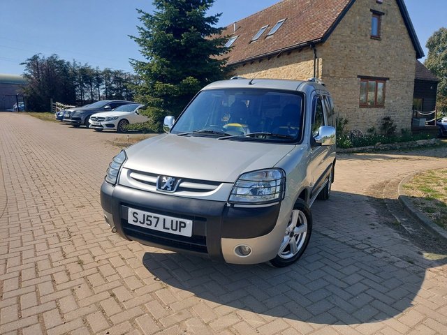 View our PEUGEOT PARTNER