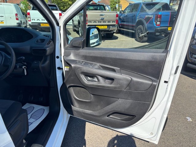 2021 PEUGEOT PARTNER - Photo 12