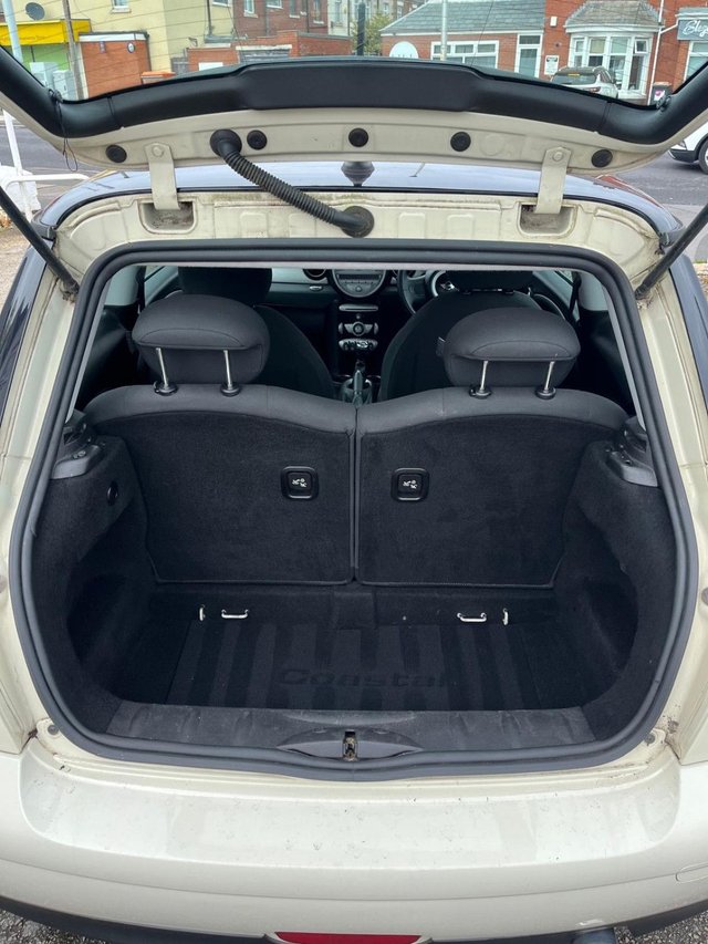 2010 MINI HATCH - Photo 7