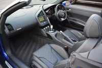 USED 2015 15 AUDI R8 5.2 FSI V10 Spyder 2dr Petrol S Tronic quattro Euro 5 (525 ps) LOW MILES / DIAMOND STITCHING