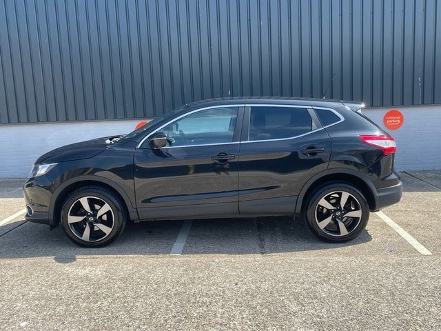 View our NISSAN QASHQAI
