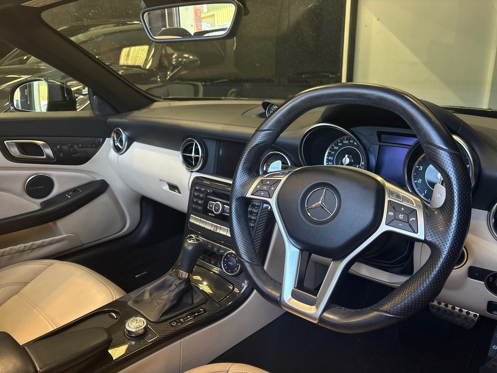 USED 2013 E MERCEDES-BENZ SLK 5.5 5.5 SLK55 V8 AMG Convertible 2dr Petrol SpdS+7GT Euro 5 (s/s) (421 ps) 2d AUTO 415 BHP STUNNING HISTORY|HARMAN/KARDON