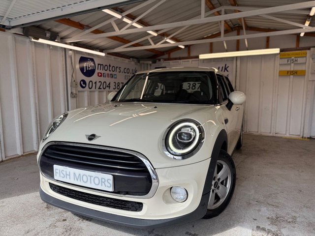 View our MINI Hatch 1.5 Cooper D Hatchback 5dr Diesel Manual Euro 6 (s/s) (116 ps)+2KEYS+HISTORY+MEDIA+NAVIGATION+PARK CONTROL SENSORS AND CAMERA+BLUETOOTH