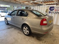 USED 2010 10 SKODA OCTAVIA 2.0 TDI Elegance Hatchback 5dr Diesel DSG Euro 5 (140 ps)+2 KEYS+HISTORY+MEDIA+ALLYS+CLIMATE CONTROL+RARE DIESEL AUTOMATIC+ 2 KEYS+PARKING SENSORS+HISTORY+AUTOMATIC+CRUISE+USB+AUX+CLEAN CAR+HPI CLEAR