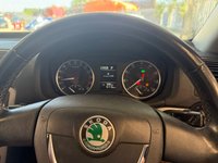 USED 2010 10 SKODA OCTAVIA 2.0 TDI Elegance Hatchback 5dr Diesel DSG Euro 5 (140 ps)+2 KEYS+HISTORY+MEDIA+ALLYS+CLIMATE CONTROL+RARE DIESEL AUTOMATIC+ 2 KEYS+PARKING SENSORS+HISTORY+AUTOMATIC+CRUISE+USB+AUX+CLEAN CAR+HPI CLEAR