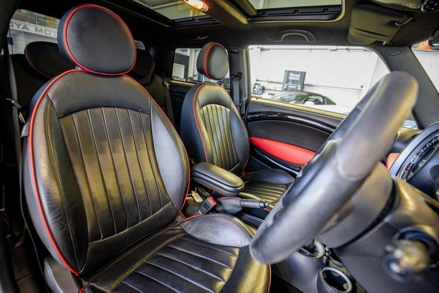 2011 MINI Hatch 1.6L John Cooper Works 3dr - Photo 3