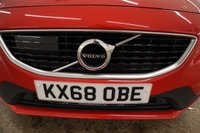 USED 2018 68 VOLVO V40 1.5 T3 GPF R-Design Nav Plus Hatchback 5dr Petrol Auto Euro 6 (s/s) (152 ps) Panoramic sunroof  adaptive cruise control heated seats satellite navigation sports polished alloys
