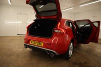 USED 2018 68 VOLVO V40 1.5 T3 GPF R-Design Nav Plus Hatchback 5dr Petrol Auto Euro 6 (s/s) (152 ps) Panoramic sunroof  adaptive cruise control heated seats satellite navigation sports polished alloys