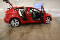 USED 2018 68 VOLVO V40 1.5 T3 GPF R-Design Nav Plus Hatchback 5dr Petrol Auto Euro 6 (s/s) (152 ps) Panoramic sunroof  adaptive cruise control heated seats satellite navigation sports polished alloys