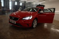 USED 2018 68 VOLVO V40 1.5 T3 GPF R-Design Nav Plus Hatchback 5dr Petrol Auto Euro 6 (s/s) (152 ps) Panoramic sunroof  adaptive cruise control heated seats satellite navigation sports polished alloys