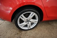 USED 2018 68 VOLVO V40 1.5 T3 GPF R-Design Nav Plus Hatchback 5dr Petrol Auto Euro 6 (s/s) (152 ps) Panoramic sunroof  adaptive cruise control heated seats satellite navigation sports polished alloys