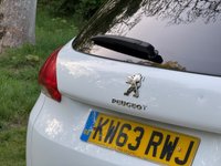 USED 2014 63 PEUGEOT 2008 1.6 e-HDi Feline SUV 5dr Diesel Manual Euro 5 (s/s) (Calima) (115 ps) 