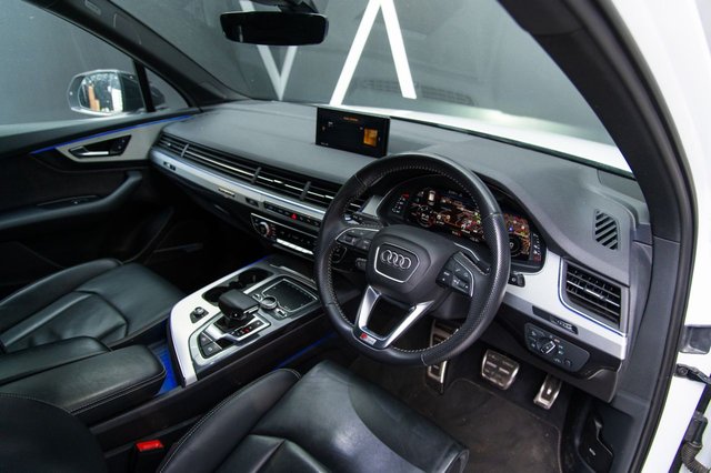 View our AUDI Q7
