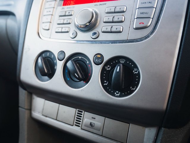 2008 FORD FOCUS 1.6 Style Hatchback 5dr Petrol Manual (159 g/km, 99 bhp) - Photo 9