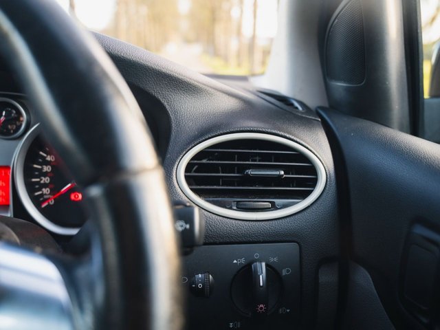 2008 FORD FOCUS 1.6 Style Hatchback 5dr Petrol Manual (159 g/km, 99 bhp) - Photo 8