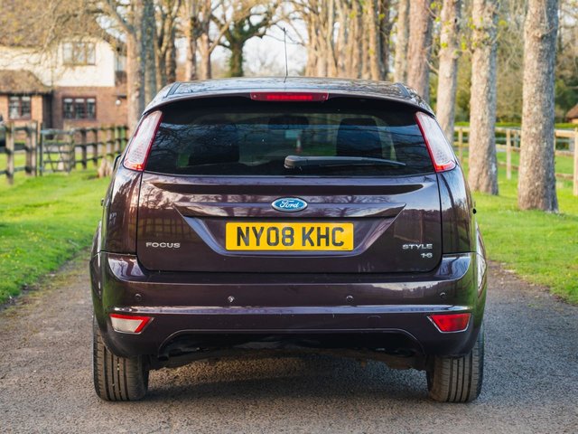 2008 FORD FOCUS 1.6 Style Hatchback 5dr Petrol Manual (159 g/km, 99 bhp) - Photo 11