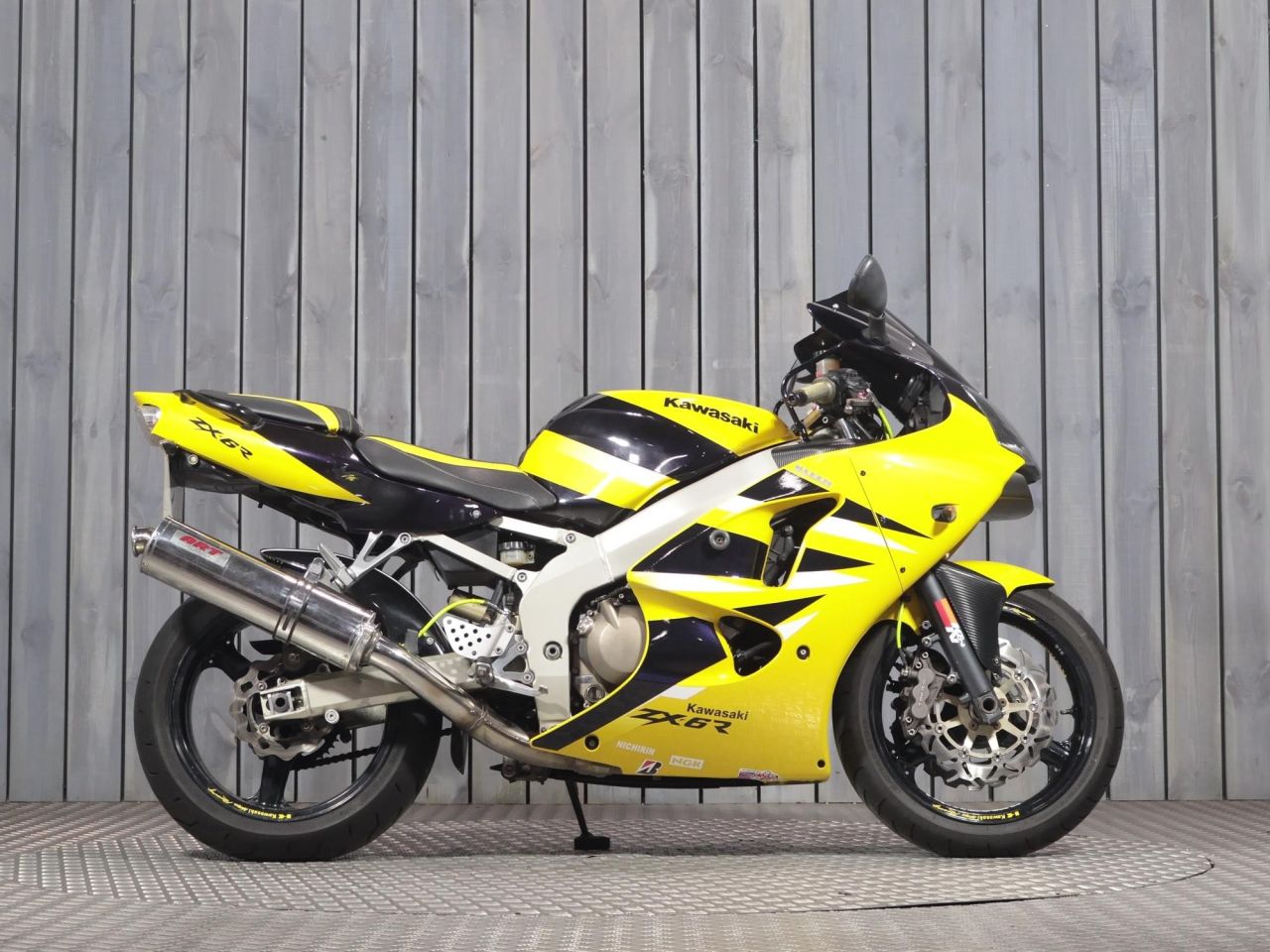 First Ride: 2002 Kawasaki ZX-6R 636 | Visordown