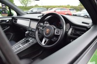 USED 2018 68 PORSCHE MACAN 2.0T SUV 5dr Petrol PDK 4WD Euro 6 (s/s) (245 ps) PAN ROOF / BOSE / CHRONO / FSH