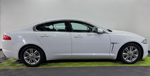 2014 JAGUAR XF - Photo 8