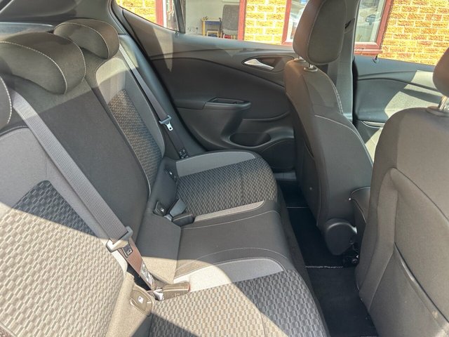 2020 Vauxhall Astra 1.2L SRI 5dr - Photo 7