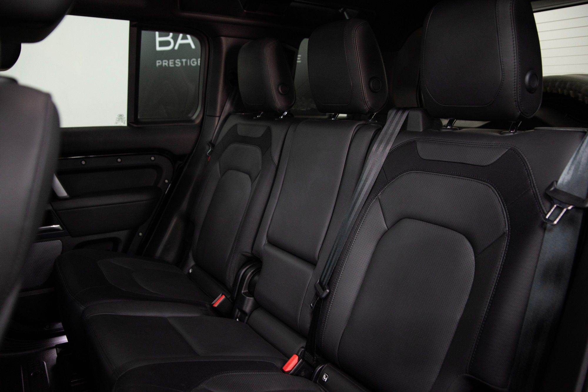 USED 2023 72 LAND ROVER DEFENDER 3.0 D300 MHEV X-Dynamic HSE SUV