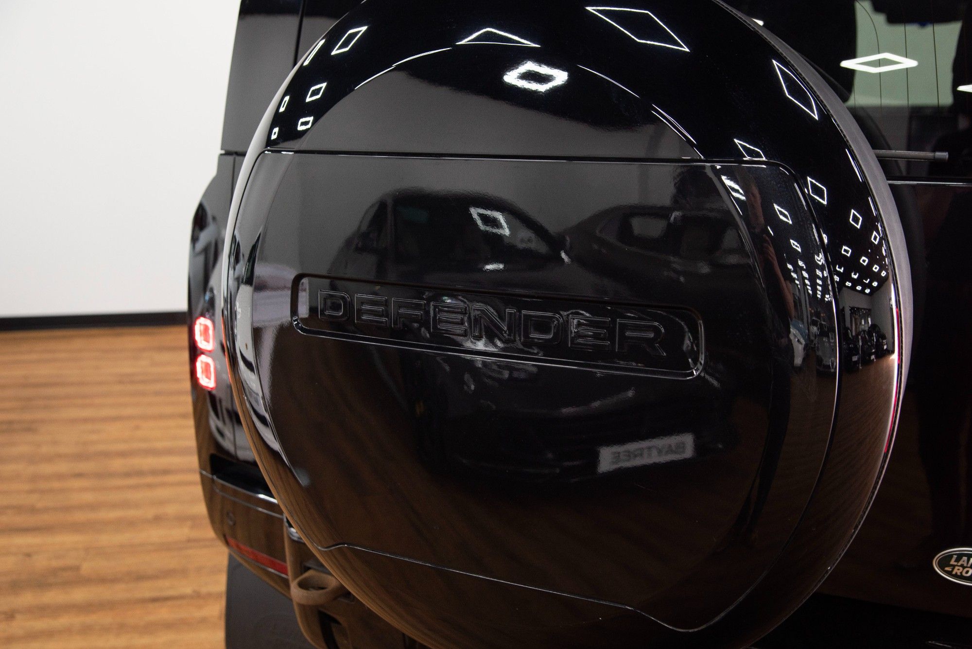 USED 2023 72 LAND ROVER DEFENDER 3.0 D300 MHEV X-Dynamic HSE SUV