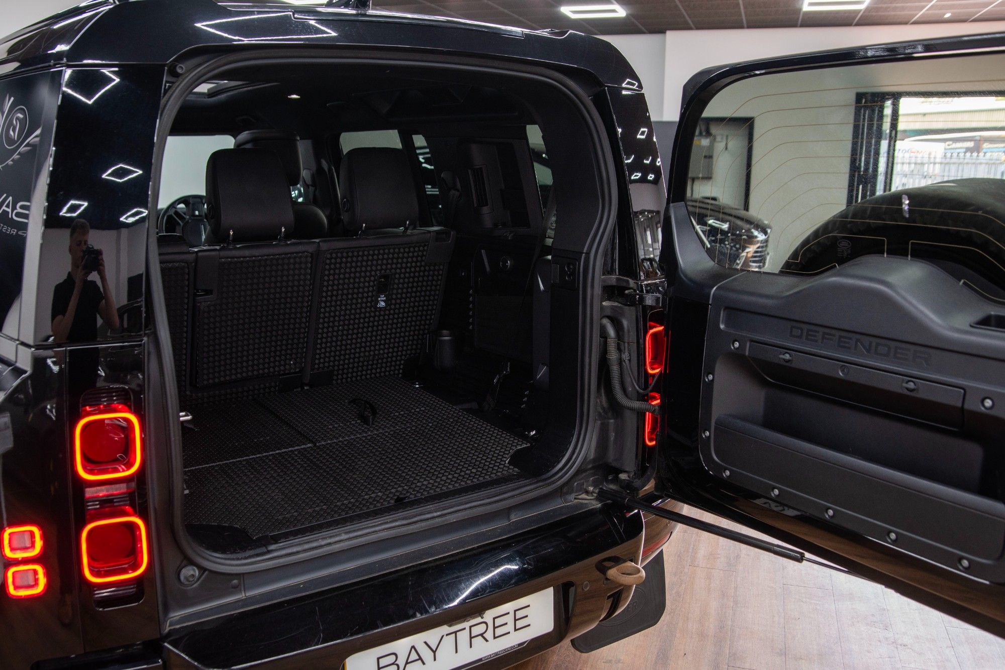 USED 2023 72 LAND ROVER DEFENDER 3.0 D300 MHEV X-Dynamic HSE SUV