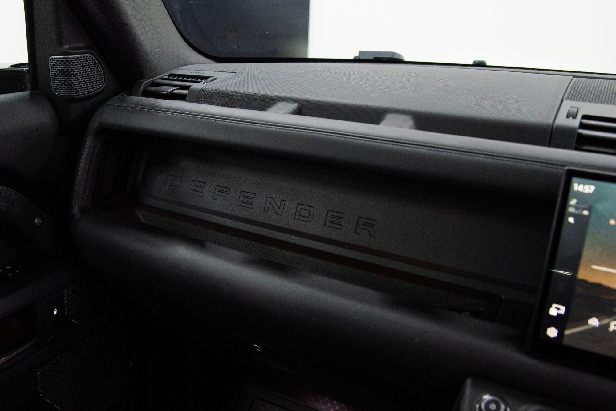 USED 2023 72 LAND ROVER DEFENDER 3.0 D300 MHEV X-Dynamic HSE SUV