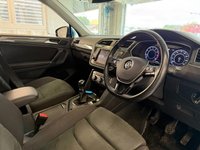 USED 2017 17 VOLKSWAGEN TIGUAN 2.0 TSI BlueMotion Tech SEL SUV 5dr Petrol Manual 4Motion Euro 6 (s/s) (180 ps)+1 FORMER KEEPER+FSH 7 STAMPS+2KEYS+PARK CONTROL+PANORAMIC SUNROOF+MEDIA+NAVIGATION+APPS+19 INCH ALLOYS+ 2 KEYS+1 FORMER KEEPER+PRIVACY+FSH 7 STAMPS+PANORAMIC SUNROOF+NAV+PARK CONTROL+19" ALLOYS+BLUETOOTH+MEDIA+USB+AUX+DAB+CRUISE+CLIMATE+HEATED FRONT SEATS+HPI CLEAR