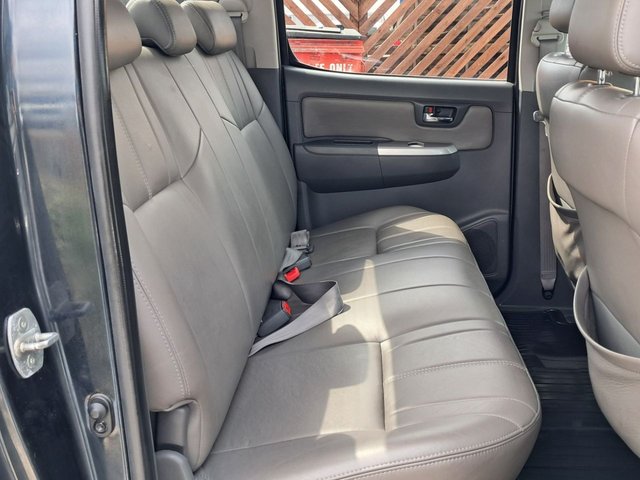 2013 TOYOTA HI-LUX 3.0 D-4D Invincible Pickup Double Cab 4dr Diesel Manual 4WD Euro 5 (171 ps) - Photo 9