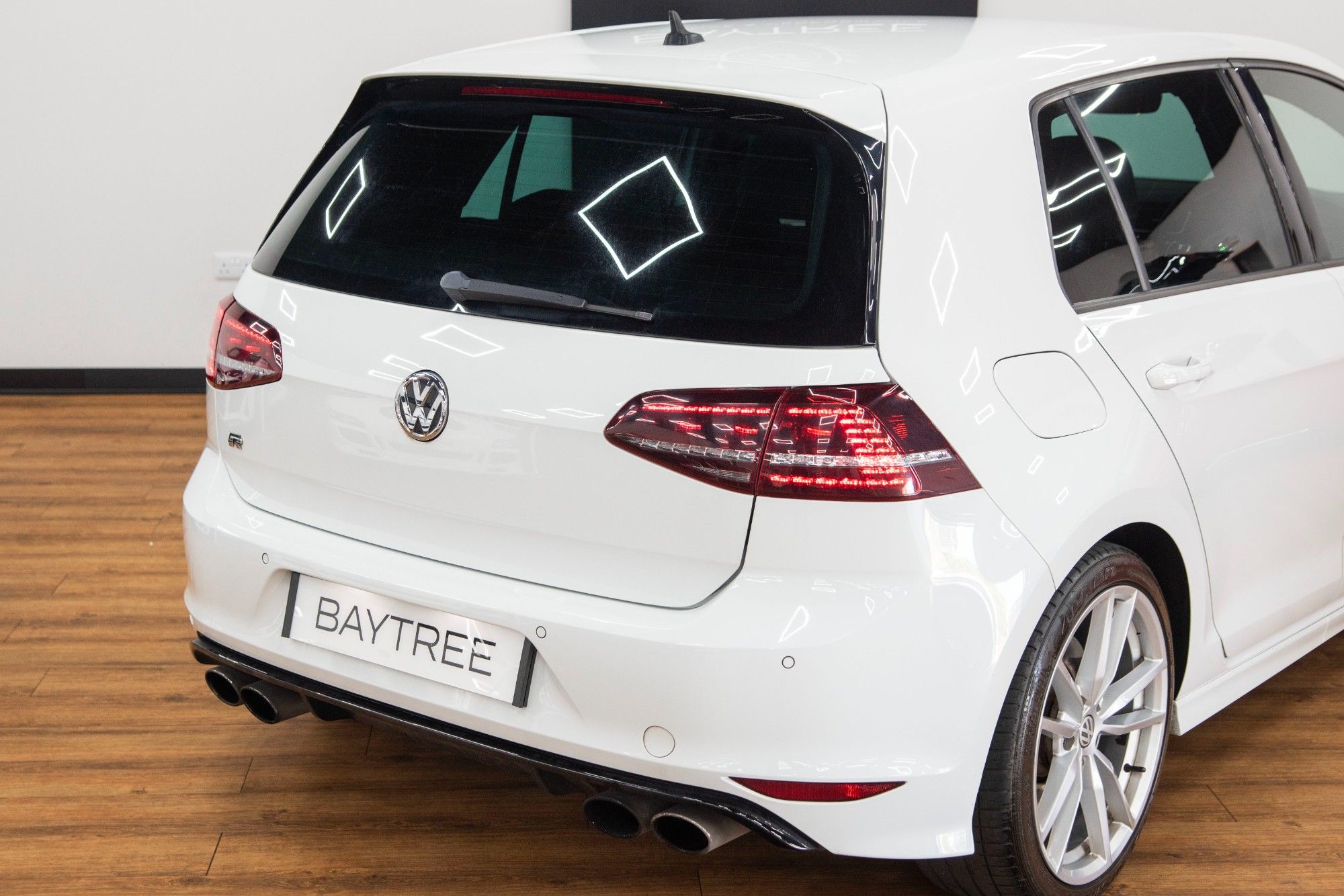 USED 2017 17 VOLKSWAGEN GOLF 2.0 TSI BlueMotion Tech R Hatchback 