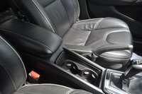 USED 2016 16 VOLVO V40 2.0 D2 R-Design Lux Nav Hatchback 5dr Diesel Manual Euro 6 (s/s) (120 ps) Satellite Navigation, Heated Seats, &pound;20 Tax