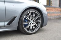 USED 2018 18 BMW 5 SERIES 3.0 540i M Sport Saloon 4dr Petrol Auto xDrive Euro 6 (s/s) (340 ps) ICON LED / HUD / TECH PK / H&K