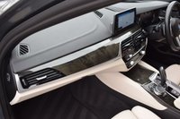 USED 2018 18 BMW 5 SERIES 3.0 540i M Sport Saloon 4dr Petrol Auto xDrive Euro 6 (s/s) (340 ps) ICON LED / HUD / TECH PK / H&K