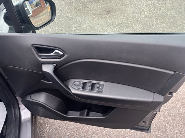 2022 RENAULT CAPTUR - Photo 12