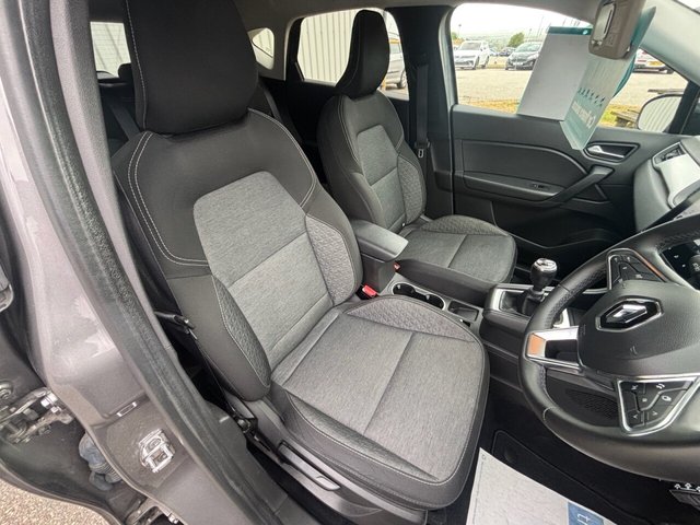 2022 RENAULT CAPTUR - Photo 8