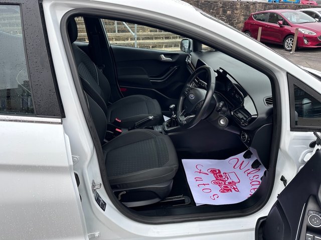 2017 FORD, FIESTA - Photo 10