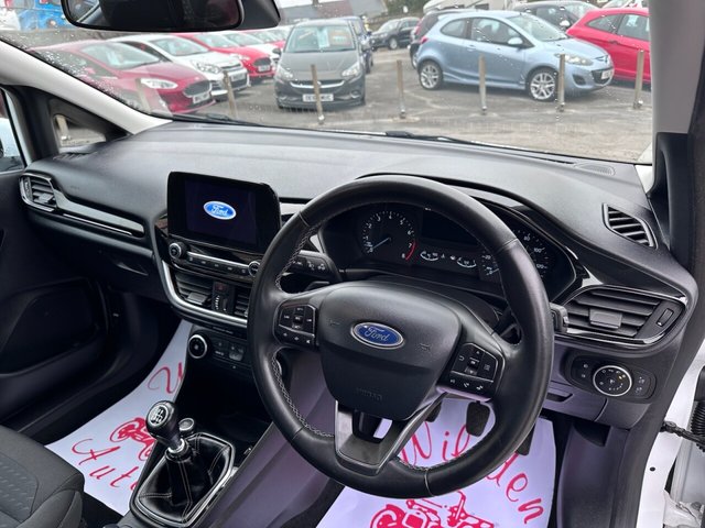 2017 FORD, FIESTA - Photo 11