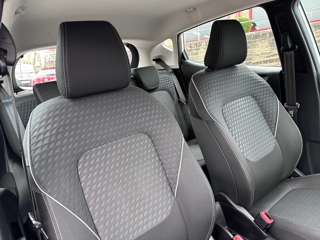 2017 FORD, FIESTA - Photo 12