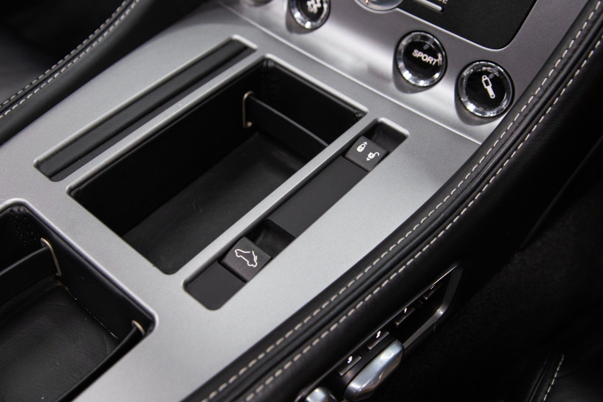 USED 2014 14 ASTON MARTIN DB9 6.0 V12 Carbon Edition Volante  