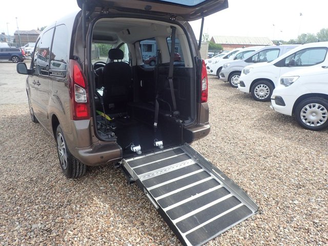 2014 PEUGEOT PARTNER TEPEE 1.6 HDi Tepee S MPV 5dr Diesel Manual (135 g/km, 92 bhp) - Photo 12