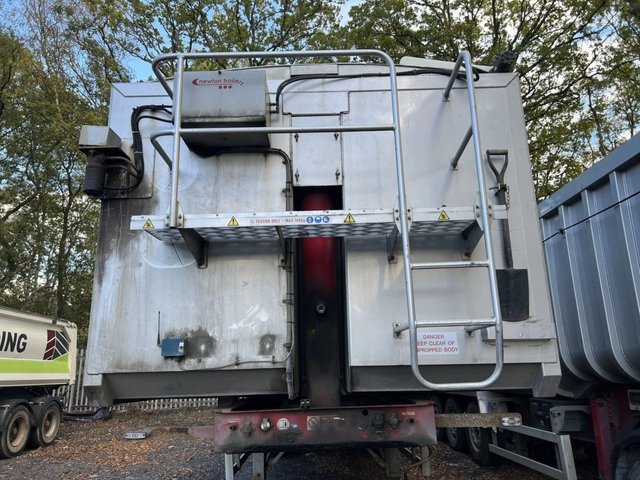 View our FREUHAUF TRAILER