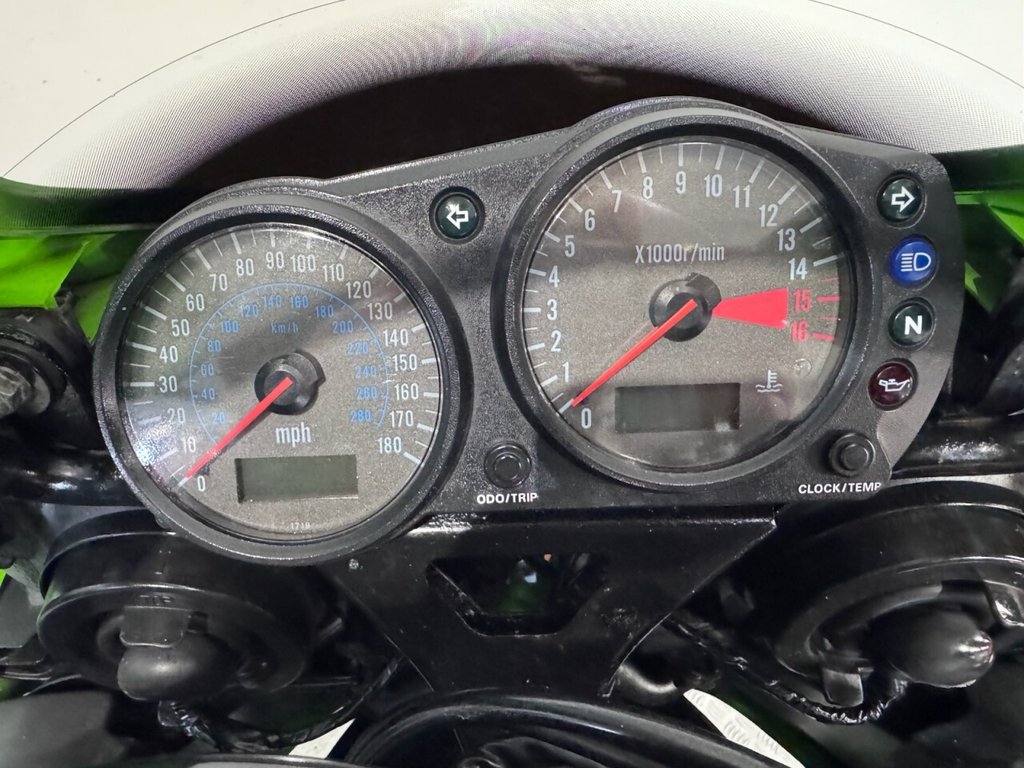 ウ ZX 636 / ZX 6 R - Originally-shaped windshield 