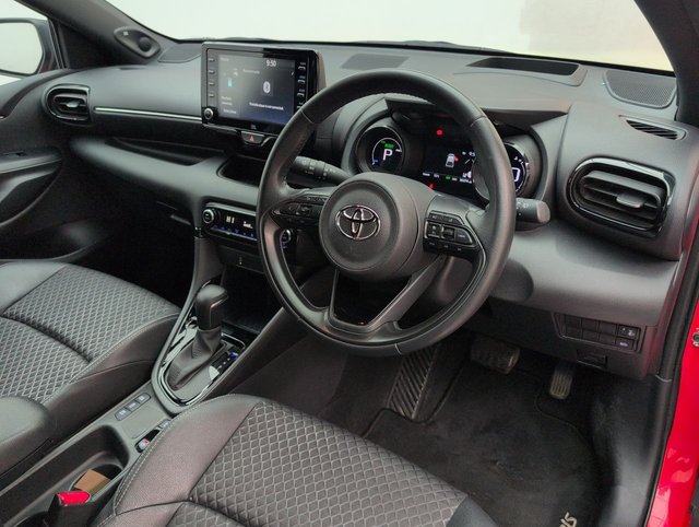 USED 2022 22 Toyota Yaris 1.5 Vvt-H Launch Edition Hatchback 5dr Petrol Hybrid E-Cvt Euro 6 (s/S) (116 Ps) -Apple Carplay + Air Conditioning-