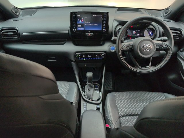 USED 2022 22 Toyota Yaris 1.5 Vvt-H Launch Edition Hatchback 5dr Petrol Hybrid E-Cvt Euro 6 (s/S) (116 Ps) -Apple Carplay + Air Conditioning-