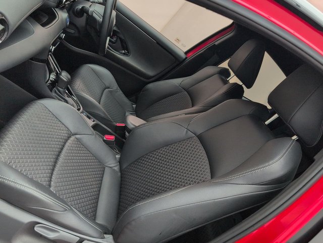 USED 2022 22 Toyota Yaris 1.5 Vvt-H Launch Edition Hatchback 5dr Petrol Hybrid E-Cvt Euro 6 (s/S) (116 Ps) -Apple Carplay + Air Conditioning-